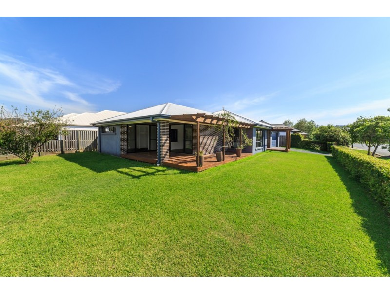 22 Plantation Crescent, Maudsland QLD 4210