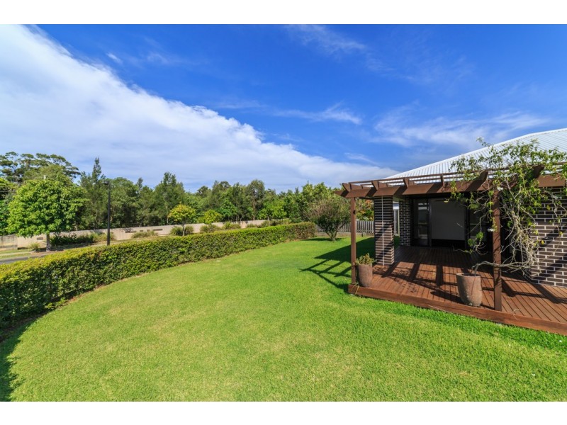 22 Plantation Crescent, Maudsland QLD 4210