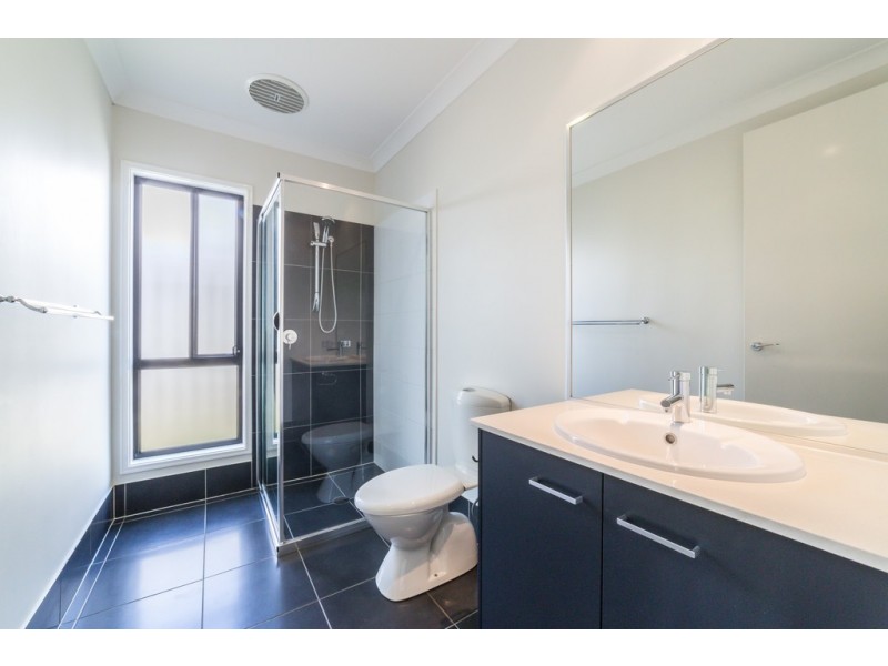 22 Plantation Crescent, Maudsland QLD 4210