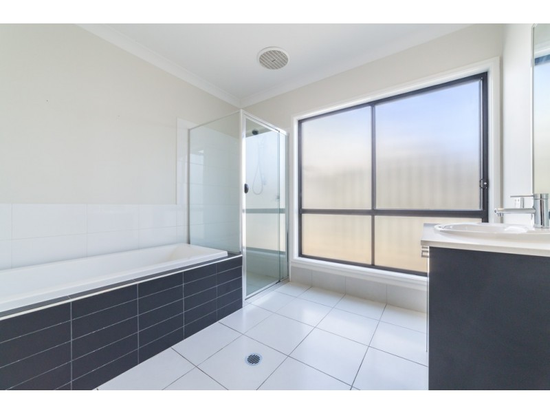 22 Plantation Crescent, Maudsland QLD 4210