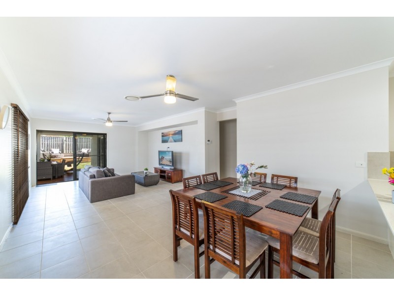 6 Summerstone Place, Maudsland QLD 4210