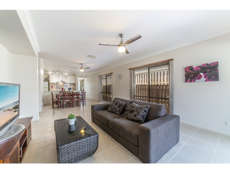 6 Summerstone Place, Maudsland QLD 4210