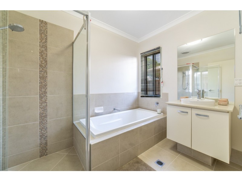 6 Summerstone Place, Maudsland QLD 4210