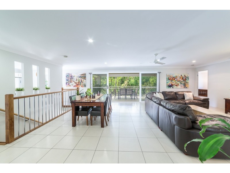 5 Caragh Crescent, Oxenford QLD 4210
