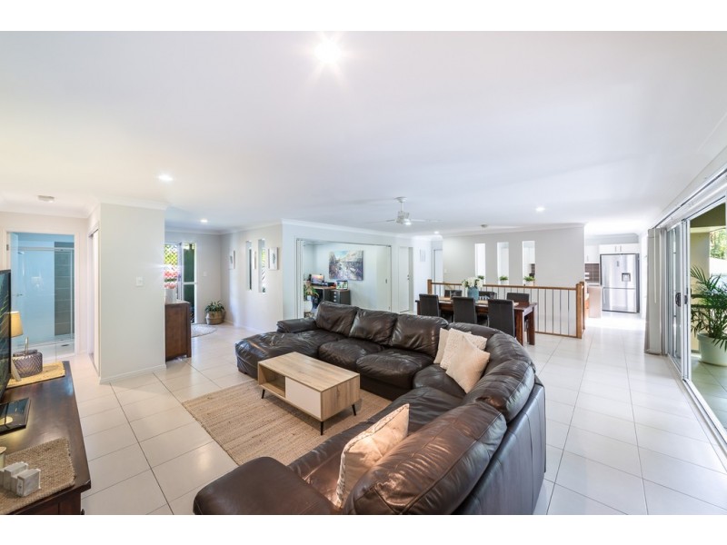 5 Caragh Crescent, Oxenford QLD 4210