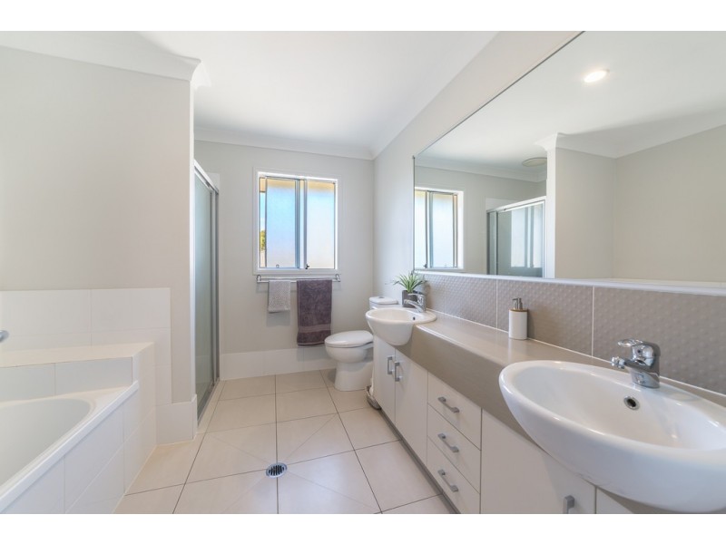 5 Caragh Crescent, Oxenford QLD 4210