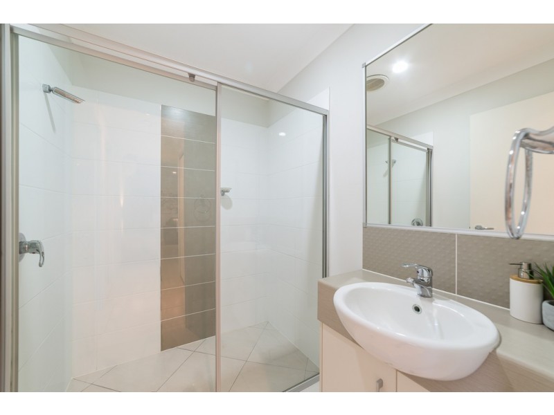 5 Caragh Crescent, Oxenford QLD 4210