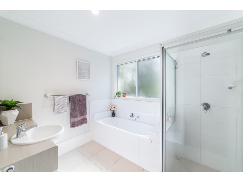 5 Caragh Crescent, Oxenford QLD 4210