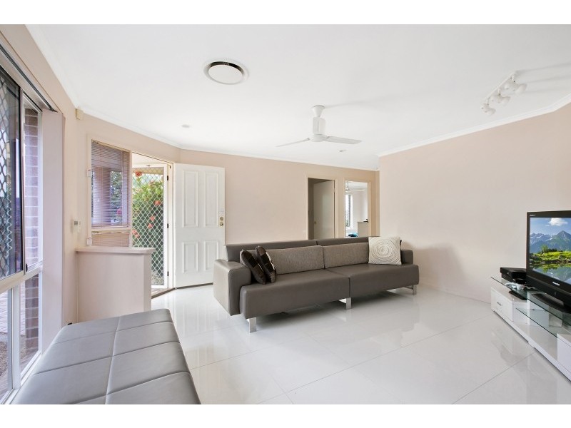 8 Prahran Court, Robina QLD 4226