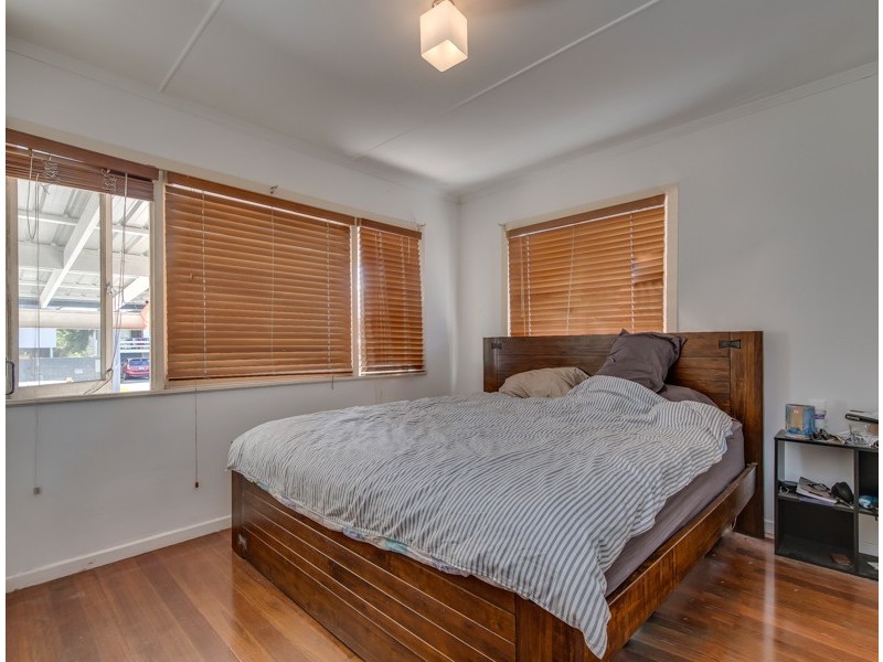 125 Nobby Parade, Miami QLD 4220