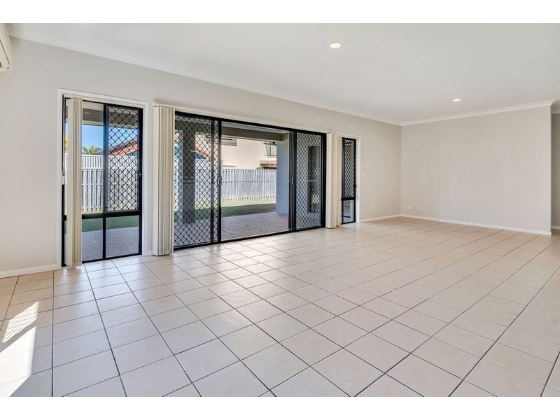 4 Grenada Court, Varsity Lakes QLD 4227