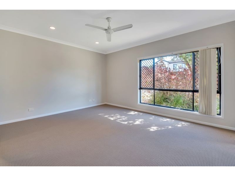 4 Grenada Court, Varsity Lakes QLD 4227