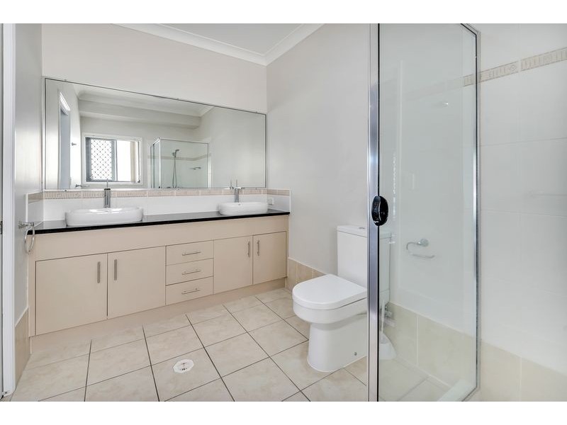 4 Grenada Court, Varsity Lakes QLD 4227