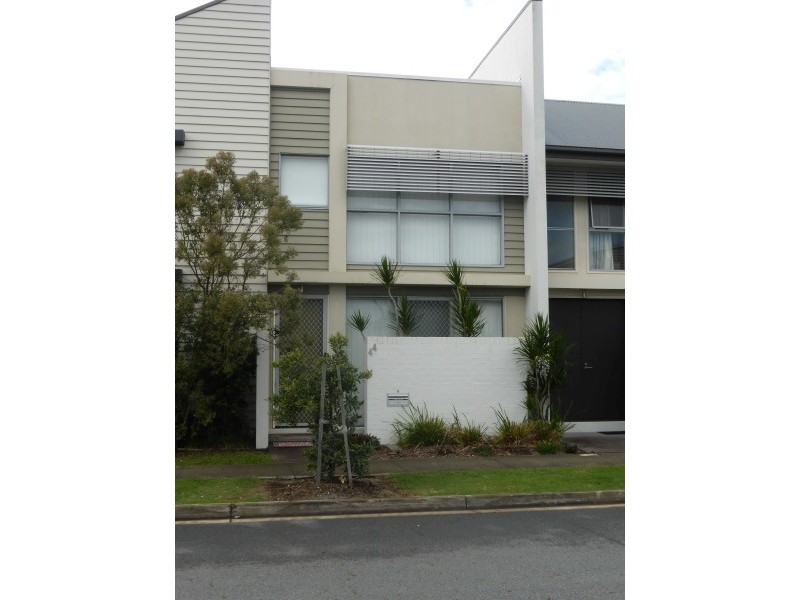 44 South Bay Drive, Varsity Lakes QLD 4227