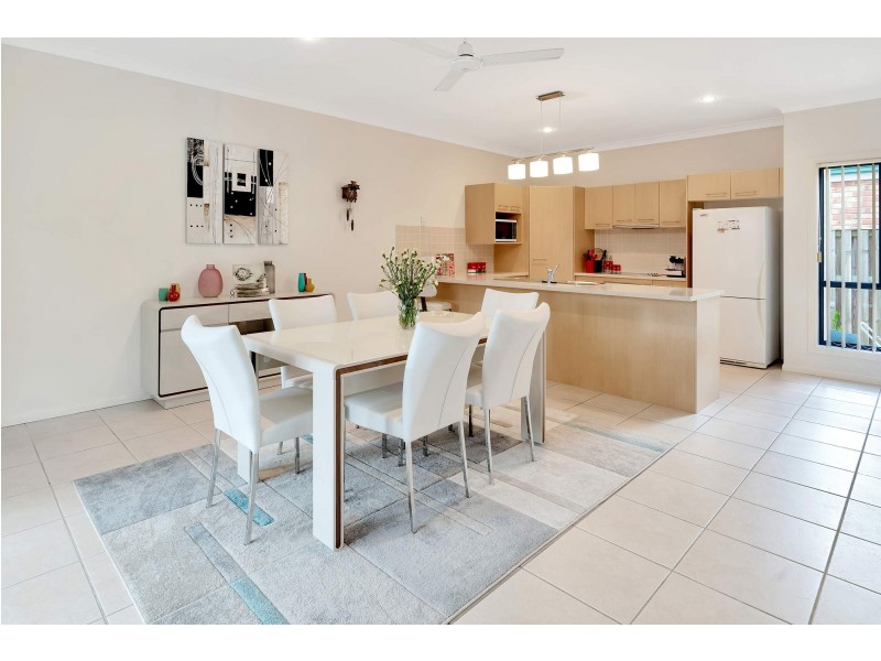 2/15 Tourangeau Crescent, Varsity Lakes QLD 4227