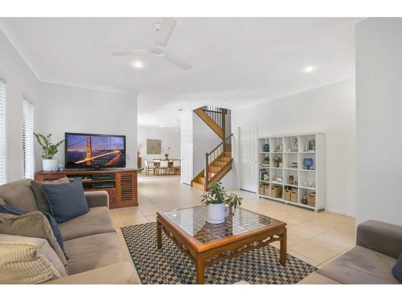 2/15 Tourangeau Crescent, Varsity Lakes QLD 4227