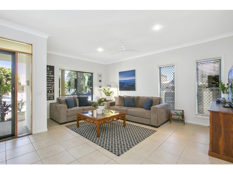 2/15 Tourangeau Crescent, Varsity Lakes QLD 4227