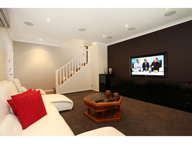 25 Piccadilly Place, Highland Park QLD 4211