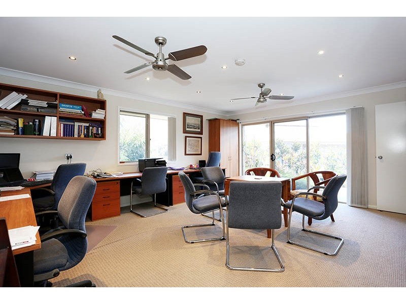 25 Piccadilly Place, Highland Park QLD 4211
