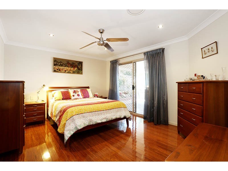 25 Piccadilly Place, Highland Park QLD 4211