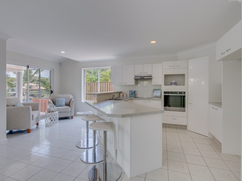 154 Camberwell Circuit, Robina QLD 4226