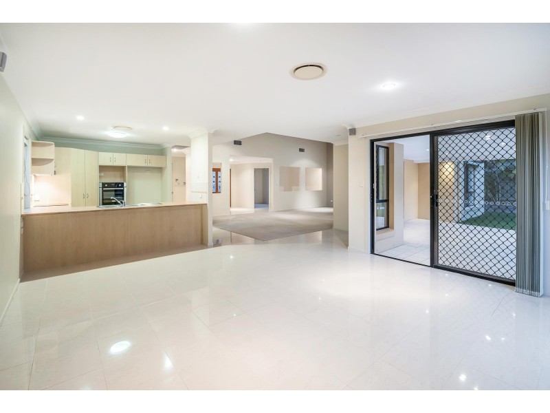 10 Whitehead Drive, Burleigh Waters QLD 4220