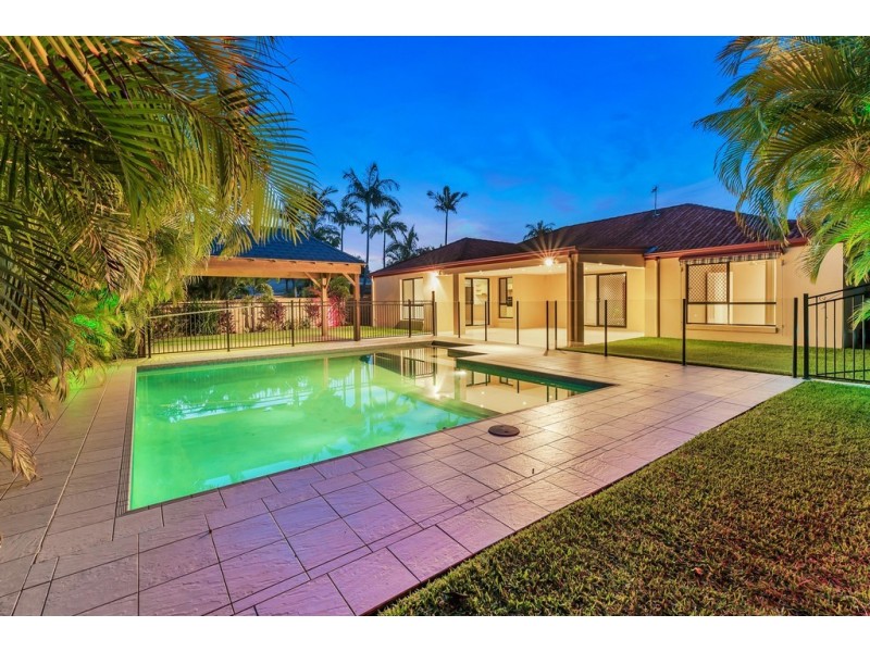 10 Whitehead Drive, Burleigh Waters QLD 4220