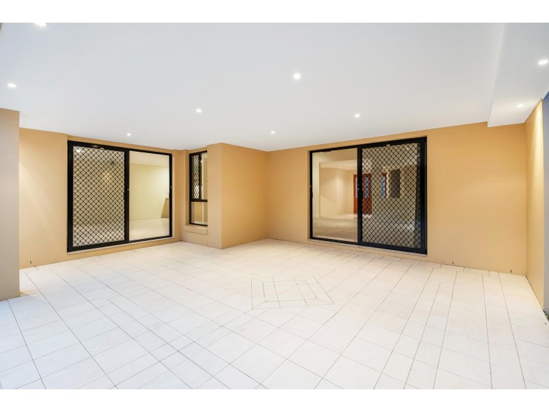 10 Whitehead Drive, Burleigh Waters QLD 4220
