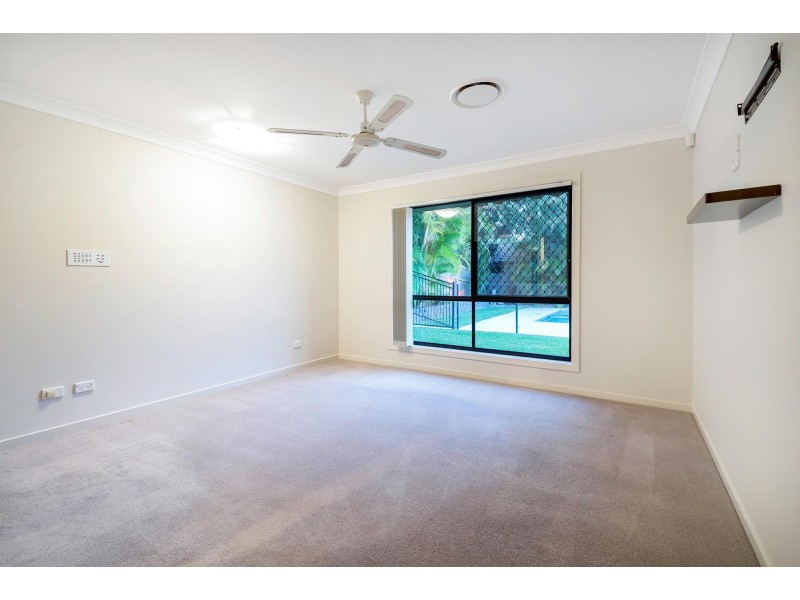 10 Whitehead Drive, Burleigh Waters QLD 4220