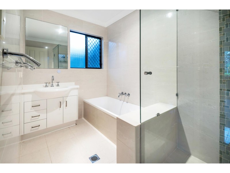 10 Whitehead Drive, Burleigh Waters QLD 4220
