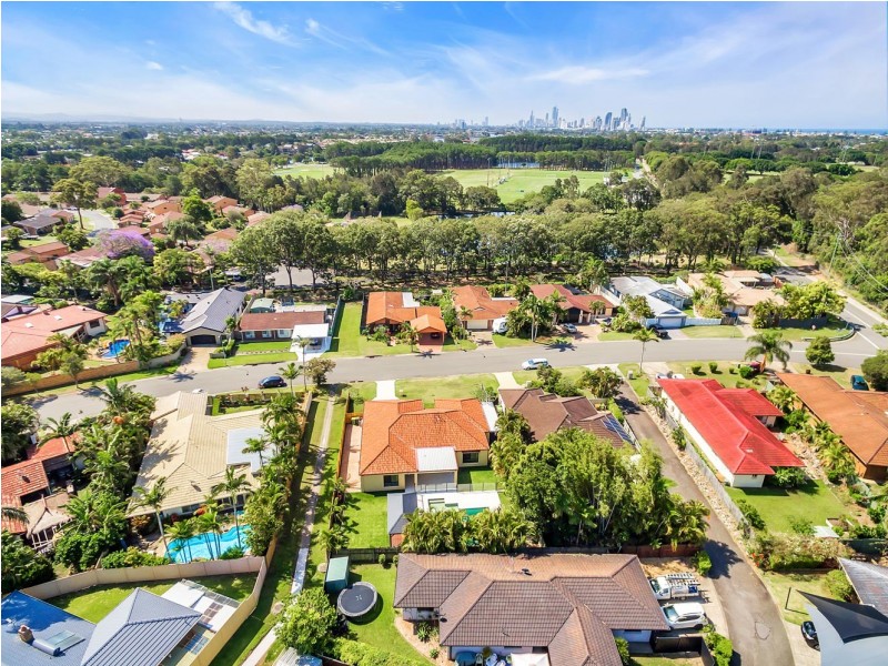 10 Whitehead Drive, Burleigh Waters QLD 4220