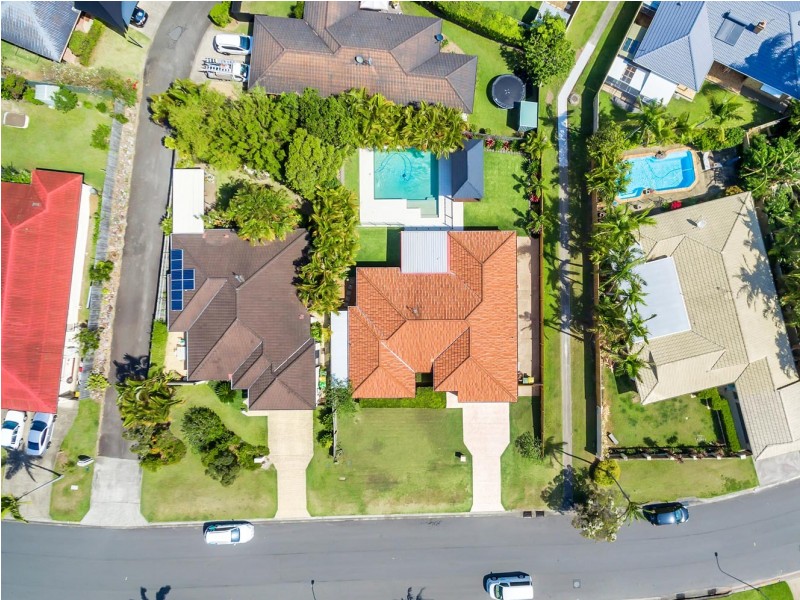 10 Whitehead Drive, Burleigh Waters QLD 4220