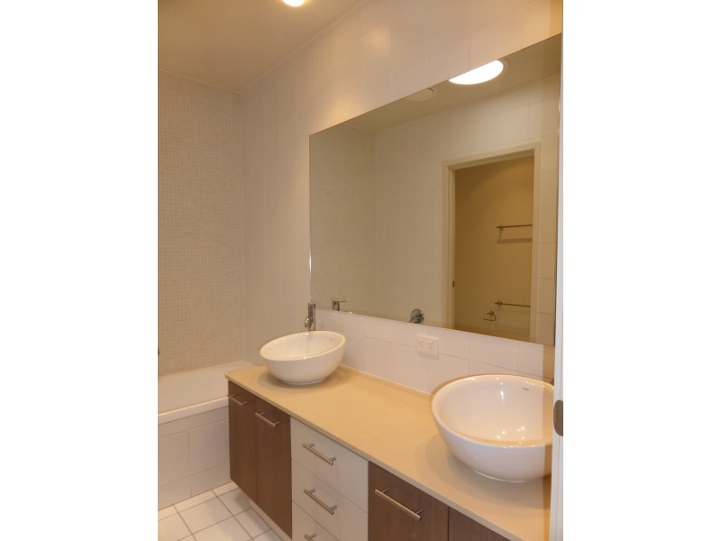 36 Moores Crescent, Varsity Lakes QLD 4227