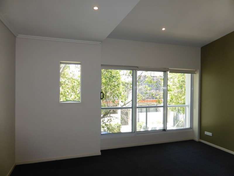 36 Moores Crescent, Varsity Lakes QLD 4227