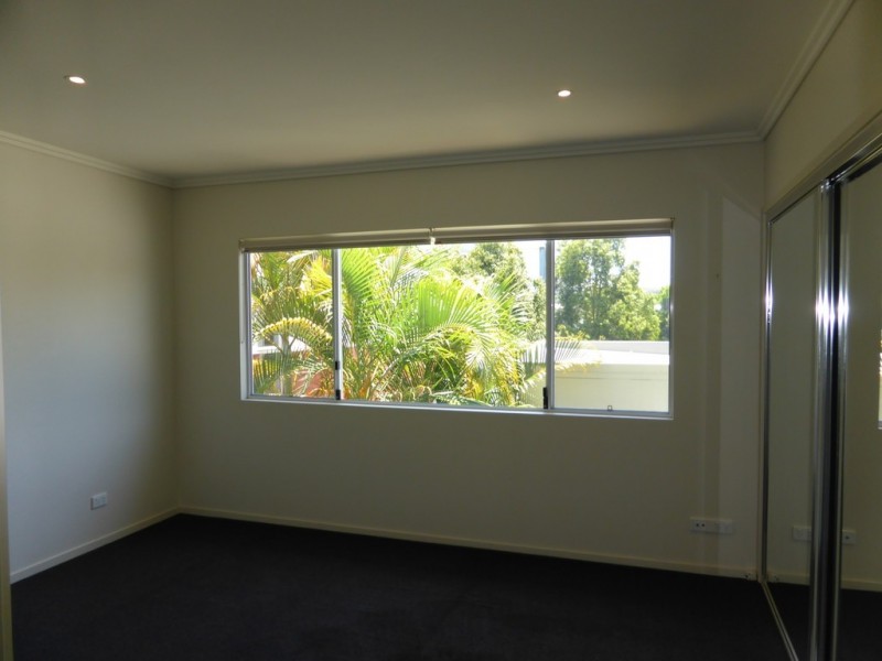 36 Moores Crescent, Varsity Lakes QLD 4227