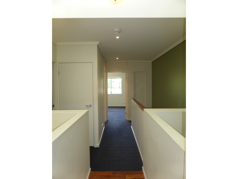 36 Moores Crescent, Varsity Lakes QLD 4227