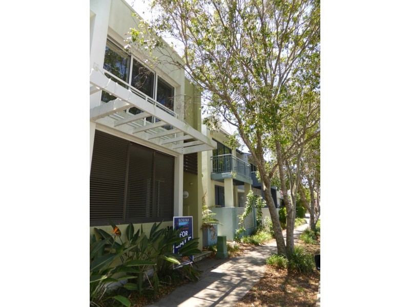 36 Moores Crescent, Varsity Lakes QLD 4227