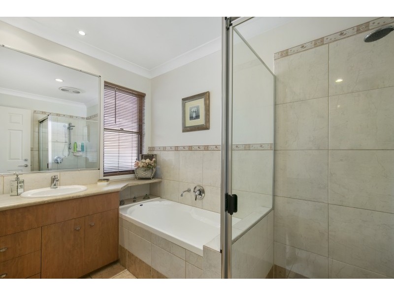 1 Peachwood Court, Robina QLD 4226