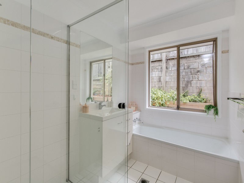 6 Dundee Court, Robina QLD 4226