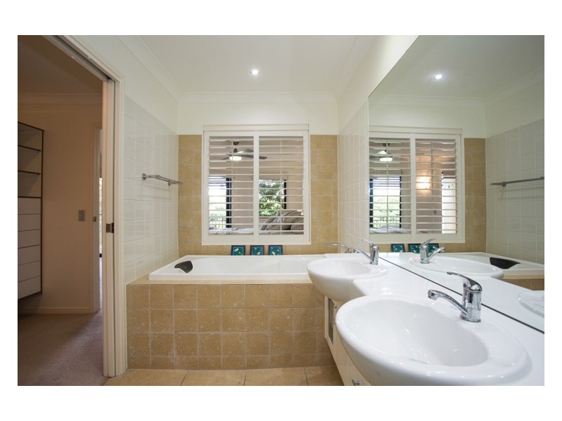 1060/1 The Cove Crescent, Carrara QLD 4211