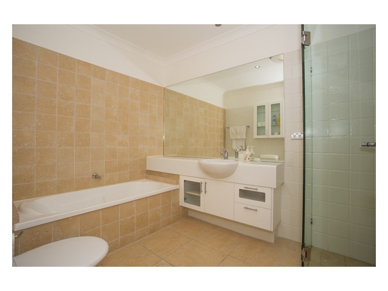 1060/1 The Cove Crescent, Carrara QLD 4211