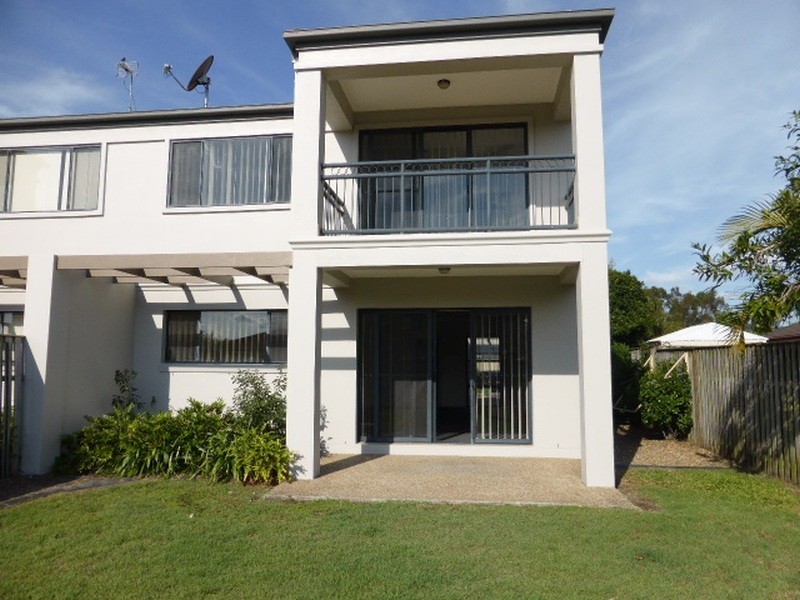 27 Woody Views Way, Robina QLD 4226