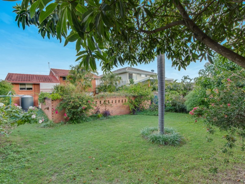 39 Eleventh Avenue, Palm Beach QLD 4221