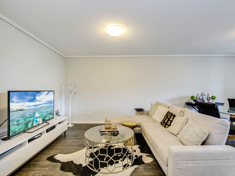 2/64 Riverwalk Avenue, Robina QLD 4226