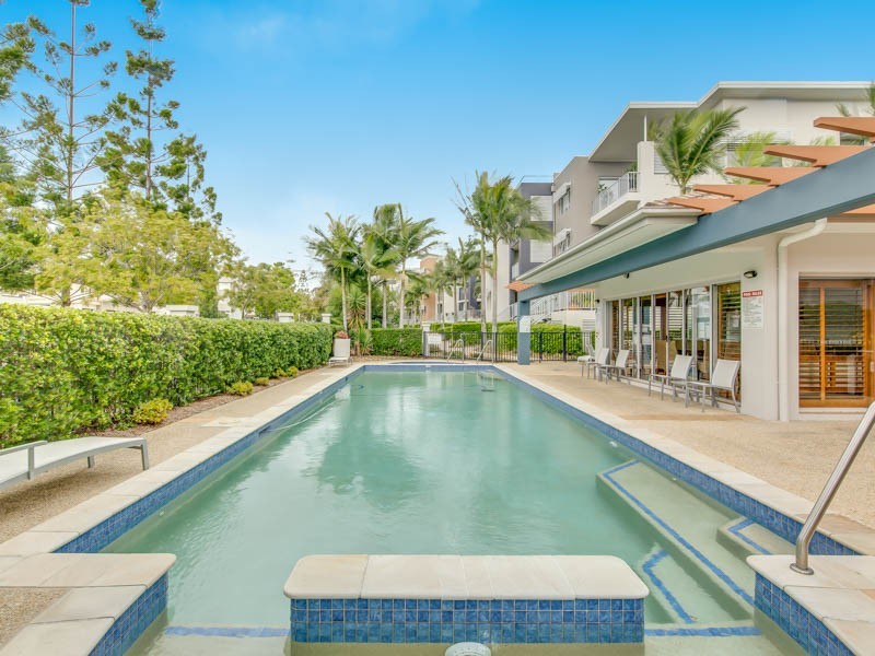 2/64 Riverwalk Avenue, Robina QLD 4226