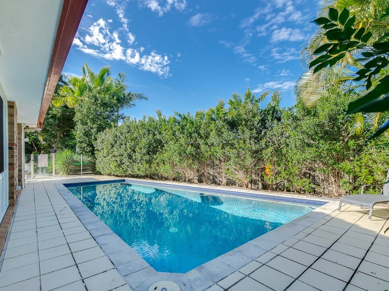 3 Anglesea Court, Robina QLD 4226