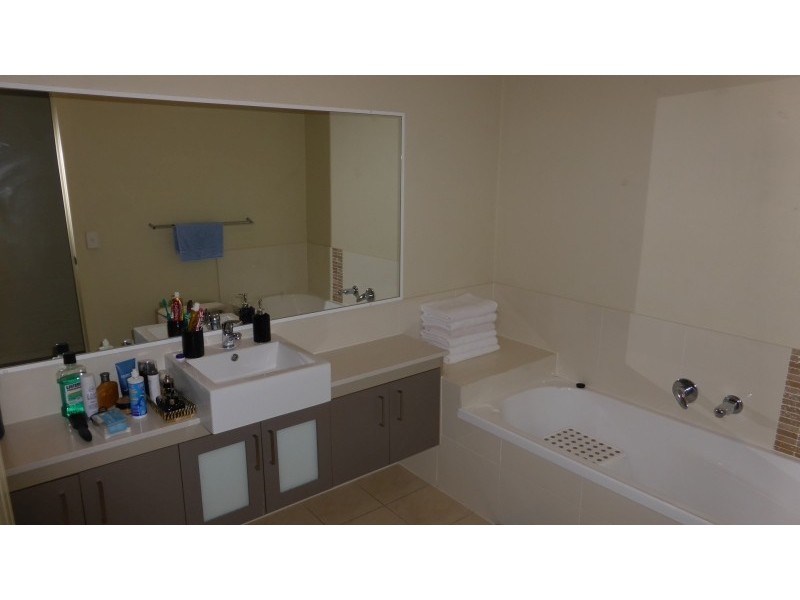 1/32 Heights Drive, Robina QLD 4226