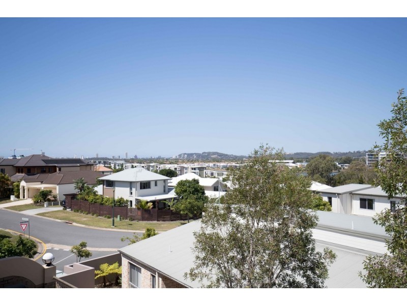 11/27 Ranier Crescent, Varsity Lakes QLD 4227