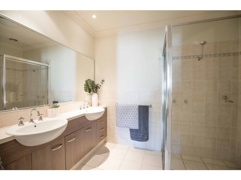 11/27 Ranier Crescent, Varsity Lakes QLD 4227