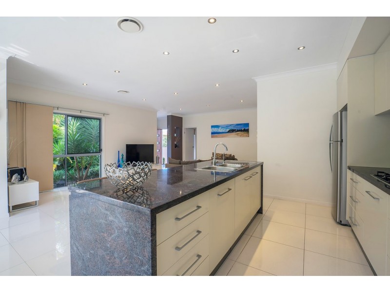2/30 Heights Drive, Robina QLD 4226